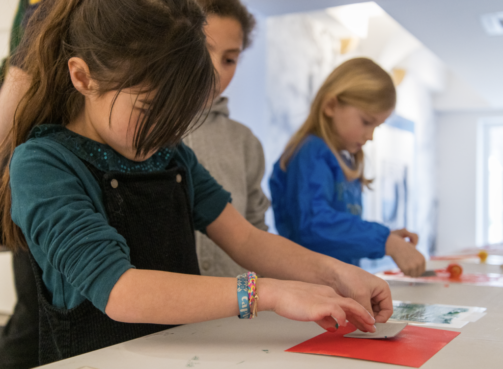 Atelier Bullu'kids lors de l'exposition "Alluvion", 2025 ©FondationBullukian